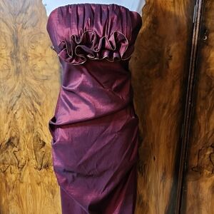 Chic Strapless Burgundy Dress with Ruffle